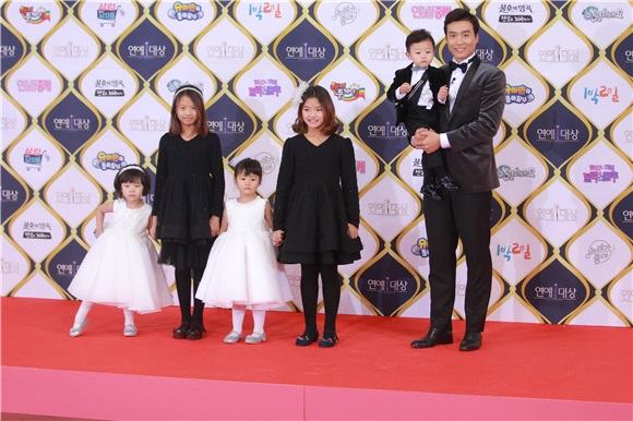 《2016kbs演艺大赏》举行红毯仪式