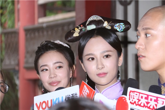 舒畅现身电视剧《龙珠传奇》媒体探班 杨紫自爆断食减肥回呛王思聪吐槽
