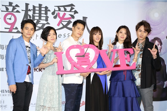 周汤豪、孟耿如、黄薇停、张捷等出席戏剧《钟楼爱人》首映会