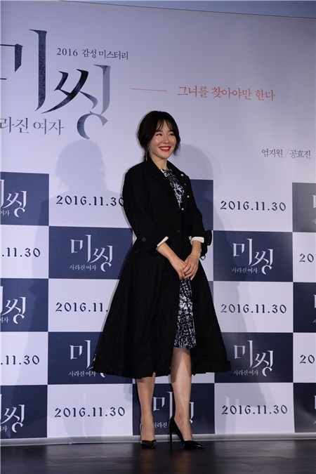 〈Yes 首尔现场〉孔晓振严智苑宣传新片 两大女主现场拼衣品