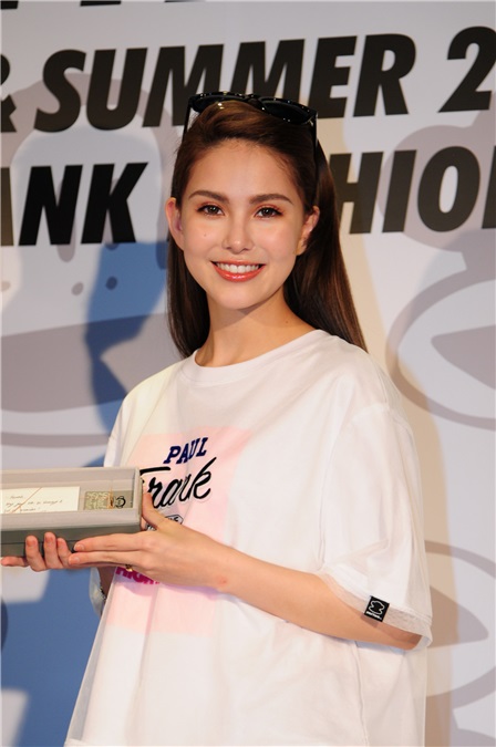 昆凌助阵Paul Frank新品发布会 「天王嫂」穿上白Tee+牛仔裤青春如少女