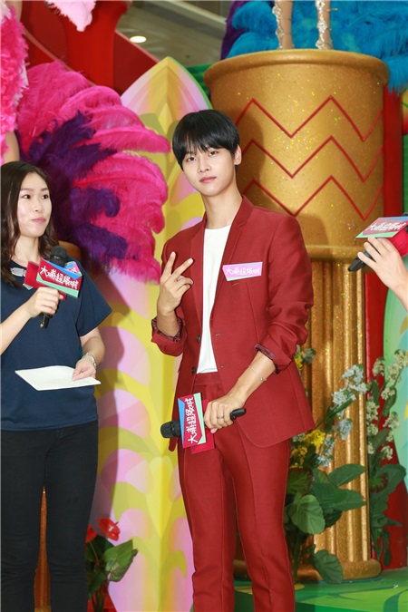 韩国男团VIXX队长N出席《森巴运动嘉年华》揭幕礼xN签唱会