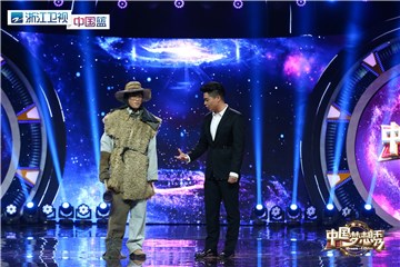 王鹏程子承父业“打树花”