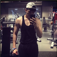 宝弟转型肌肉型男