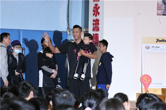 〈Yes台北现场〉黑人获荣誉校友 双胞胎不给面子狂哭叫