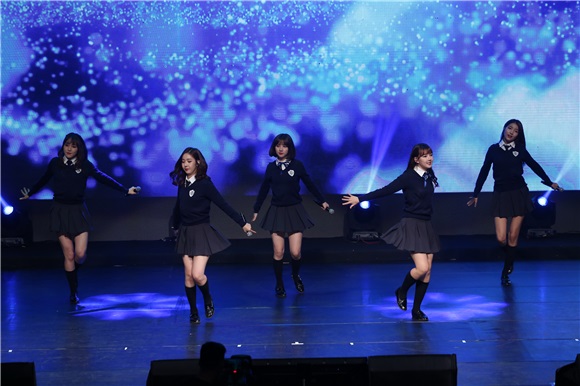 韩国女团Gfriend举办粉丝演唱会