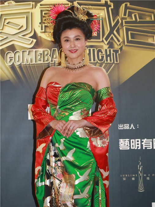 藤原纪香、李彩桦、叶世荣、陈奂仁等参加电影《一夜再成名》探班