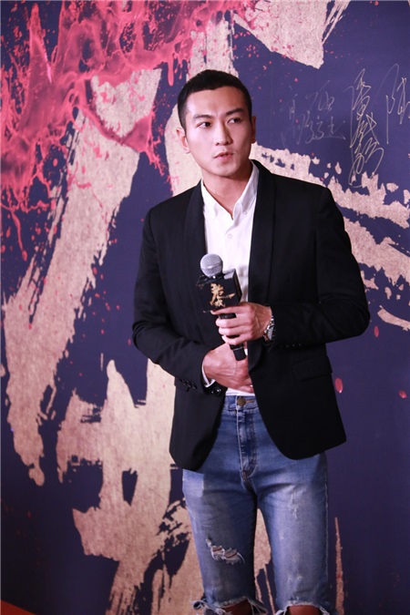 彭于晏张竣杰现身首映 演绎热血乱世曲折故事