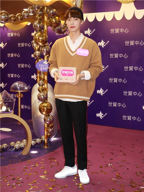 韩国男星安宰贤出席「wtc more Glittery Christmas 」揭幕礼及签名会