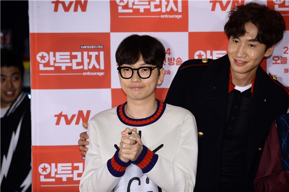 今日(11月4日),tvN 最新金土剧(周五.六播出的剧集)《Entourage》在首尔市清潭 CINE CITY 举办了特别版抢鲜看试映会兼红毯活动,