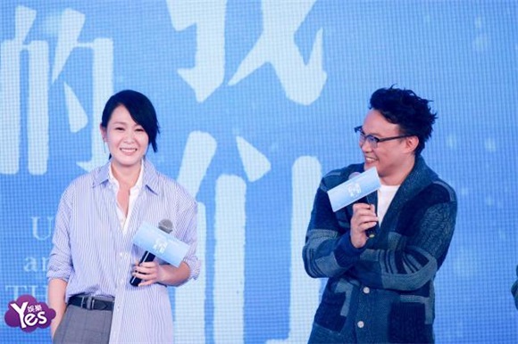 〈Yes 北京现场〉陈奕迅手抄歌词抓灵感 为了刘若英的电影唱到「背部拉伤」