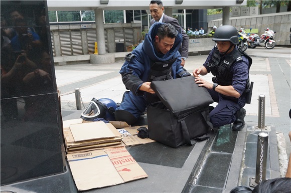 刘德华电影《拆弹专家》拍摄拆炸弹场面
