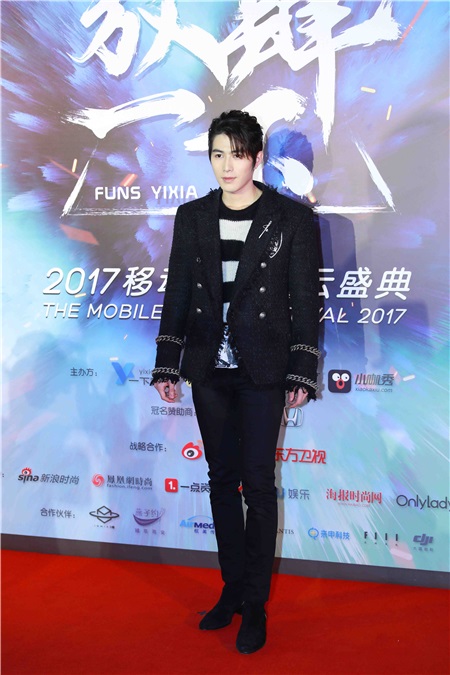 陈学冬小辫子发型吸睛 酷帅演绎另类盐系美男