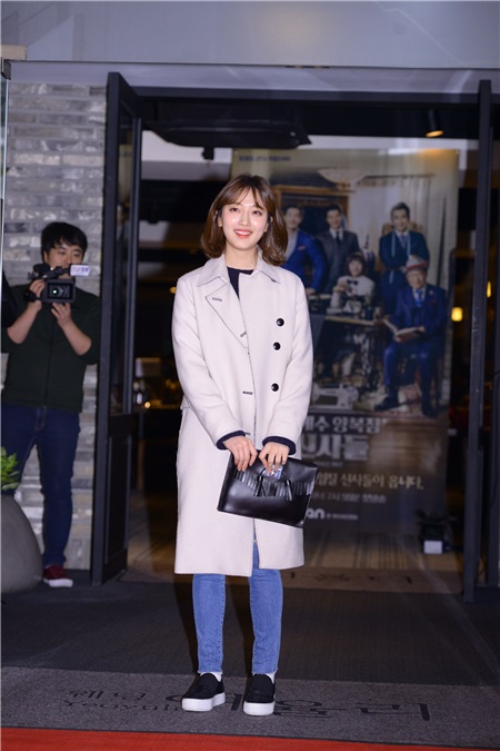 李东健、赵伦熙、显佑、李世英等出席《月桂树西装店的绅士们》终放宴