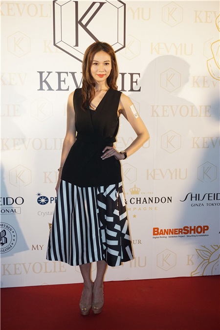胡杏儿自家婚纱品牌举行秋冬系列发布会