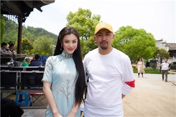(导演袁杰与着名演员葛天)