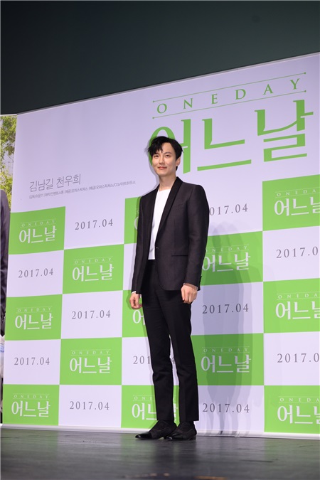 韩国电影《某一天》举办发布会 演员金南佶、千玗嬉等出席