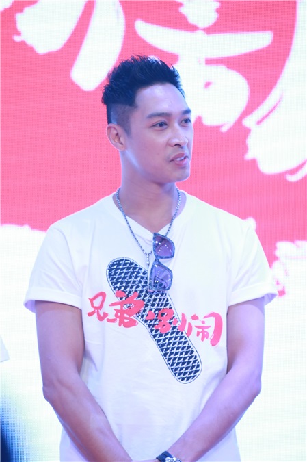 高晓攀、于莎莎、李灿森、利晴天等出席电影《兄弟,别闹》开机发布会