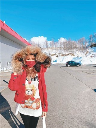 李彩桦隐匿北海道避疫 夜半无人泡温泉