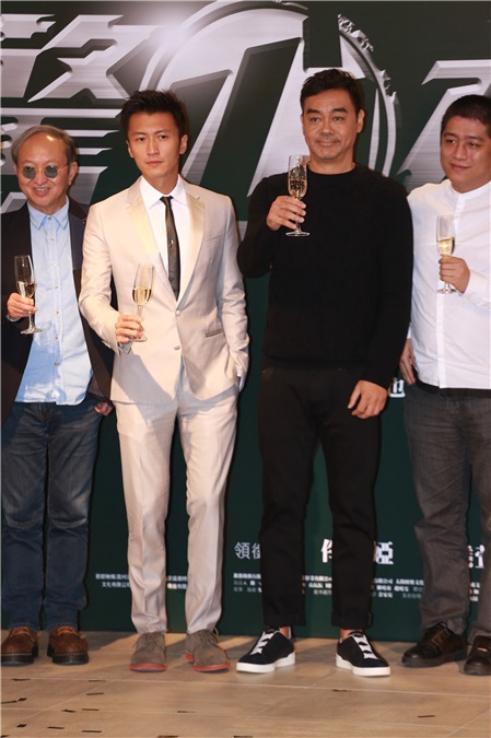 谢霆锋与刘青云以一明一暗造型现身新片《惊心破》首映