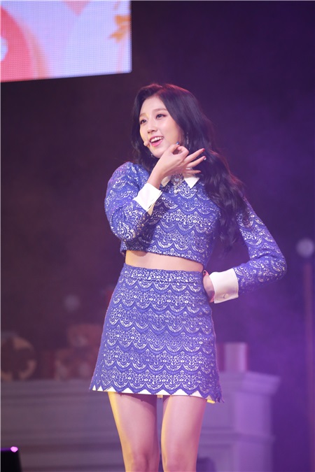 女团Lovelyz在首尔BLUE SQUARE举行了第四张迷你专辑《Fall in Lovelyz》媒体SHOW CASE