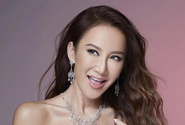 李玟脑死亡后8旬母亲仍不放弃 无奈白发人送黑发人