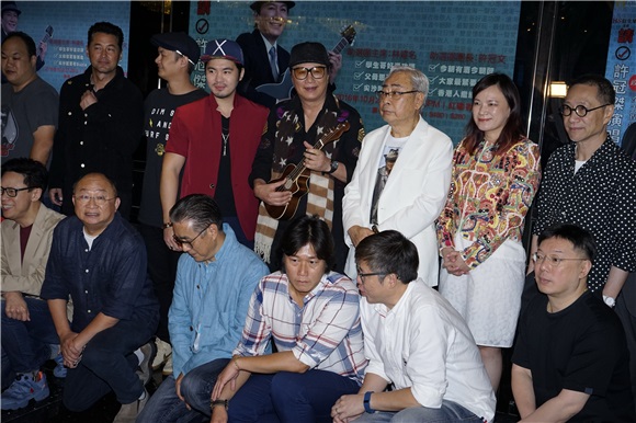 许冠杰与两个儿子、好友王敏德出席演唱会记者会