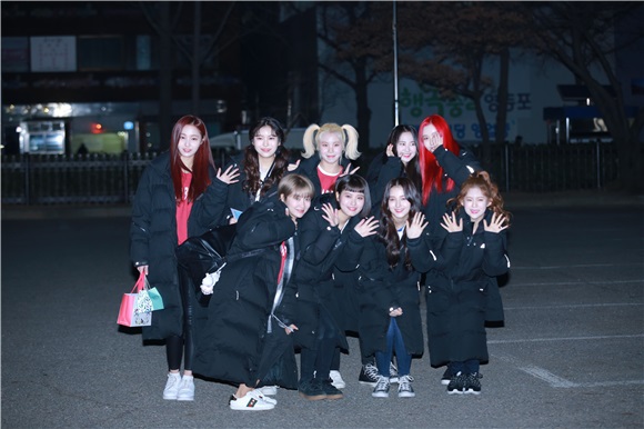 N.Flying、TRCNG、THEBOYZ、LOVELYZ、MOMOLAND、MonstaX等出席韩国音乐中心上班路