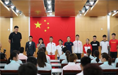 武大靖姚明活动合影