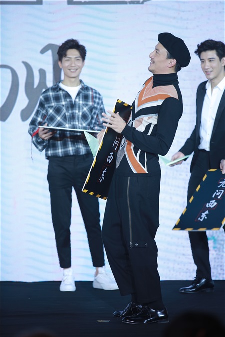 章子怡黄晓明王力宏张震等出席《无问西东》发布会