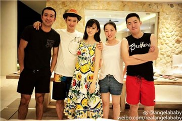 黄晓明发家人团圆照 Angelababy长裙飘孕味?