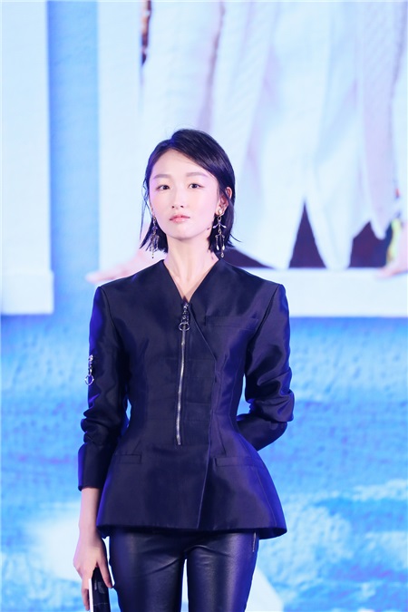 周冬雨李准基阮经天首同台 三人组互动幽默