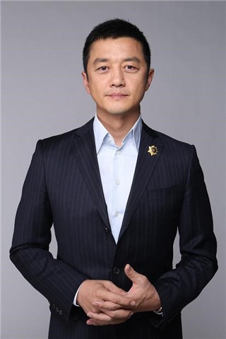 (李亚鹏近照)