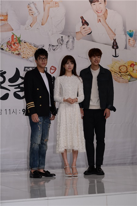 〈Yes 首尔现场〉朴河宣河锡辰等出席《独酒男女》发布会