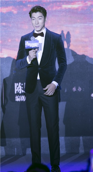 Bigbang成员胜利致歉火车事件 郭碧婷碎花裙小清新