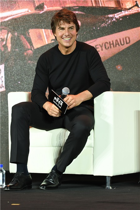 阿汤哥演英雄不忘幽默感 携新作《侠探杰克》空降上海