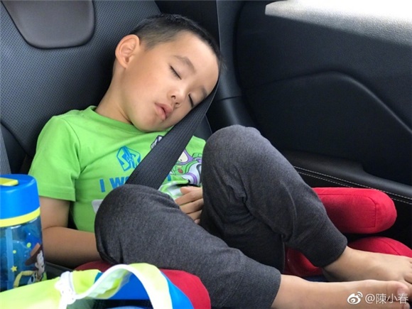 实习崴:陈小春儿子正面曝光 确定参与《爸爸去哪儿》
