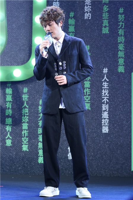 吴克群用音乐感叹《人生超幽默》 「人生观察家」笑看人生百态