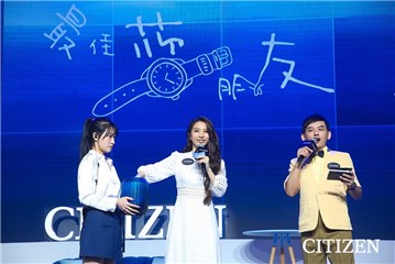 黄子佼邀请田馥甄为现场粉丝抽奖