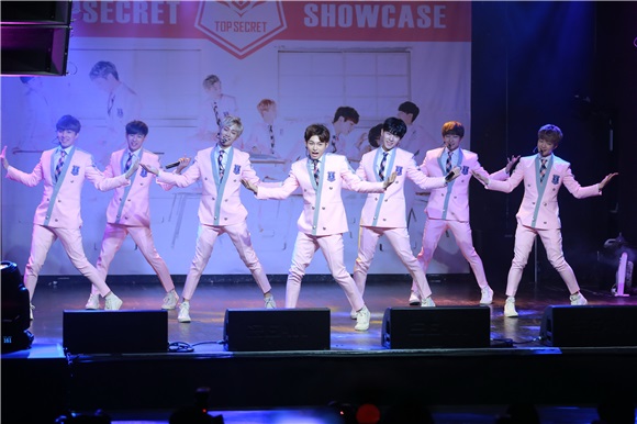 一级秘密办新辑showcase 热力演唱新曲