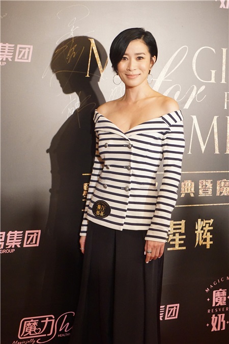 〈Yes香港现场〉佘诗曼、胡定欣等出席「香蔓蕾万千星辉魔力盛典」