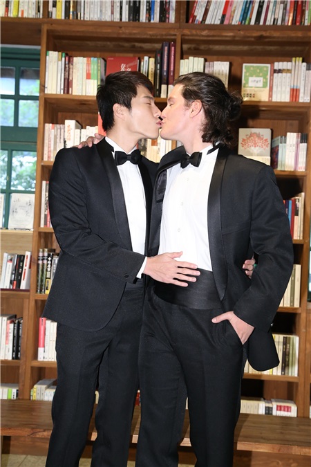 唐振刚、周厚安等录制《还是一家人》拍摄探班
