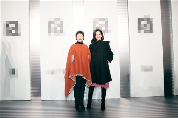 谢娜孕后首亮相助阵自家品牌 快乐家族等好友现身助阵
