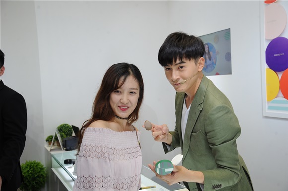 郑元畅绿西装森系美男 任一日店长皮肤超好