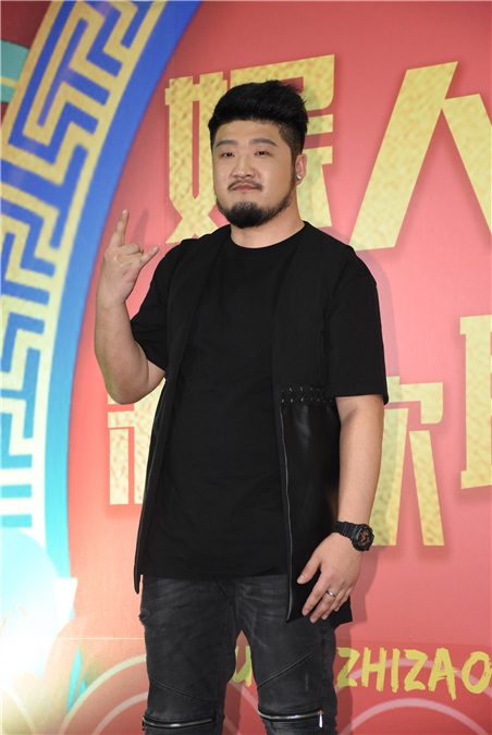 黄子佼、辛晓琪出席娱人制造新歌发布会