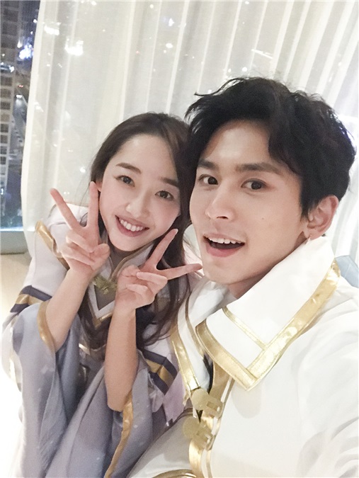 蒋梦婕生日趴大玩cosplay 陈翔娄艺潇变王者荣耀开黑