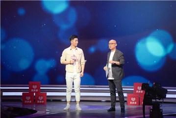 男嘉宾护肤化妆惹争议