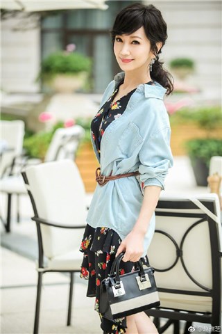 赵雅芝晒近照 网友赞叹：时光、岁月到哪去了？