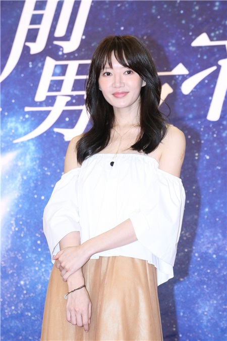 杨丞琳、蓝正龙等出席《前男友不是人》开镜记者会
