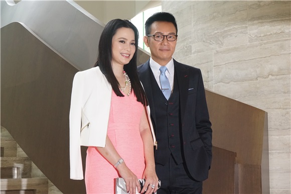 陈松龄、张兆辉为TVB剧集《全职没女》拍摄片头片尾